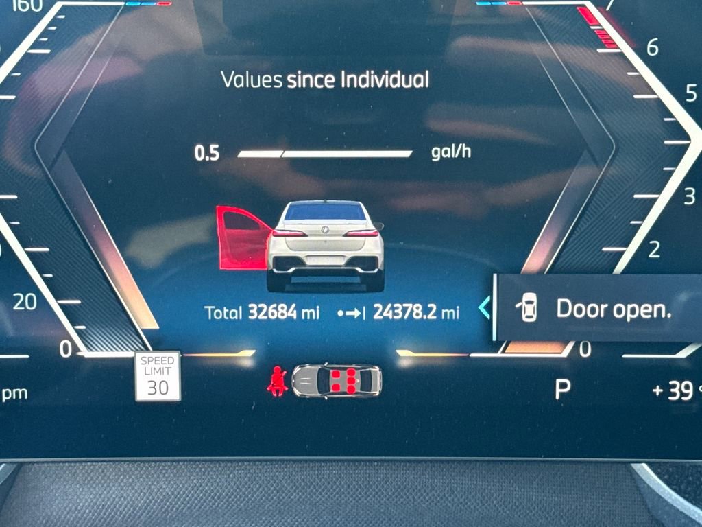 Used 2023 BMW 760i xDrive image 27