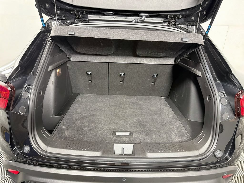 Used 2025 Chevrolet Trax RS w/ Sunroof Package FWD image 25