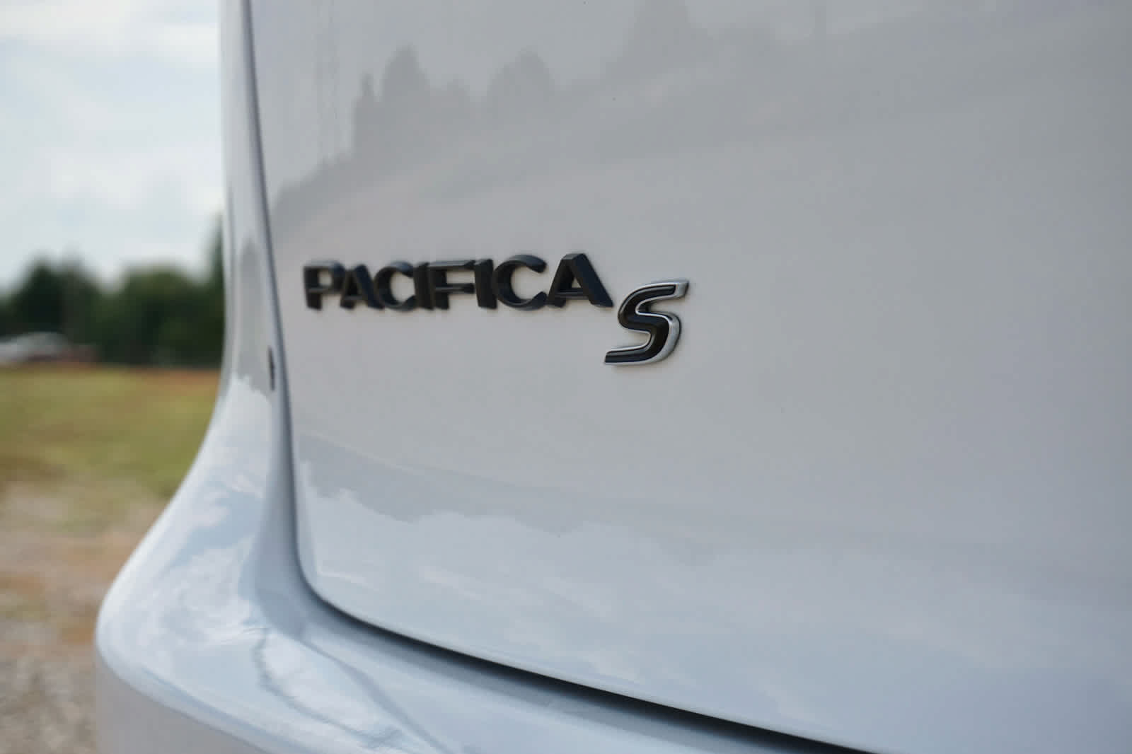Used 2025 Chrysler Pacifica Limited FWD image 42