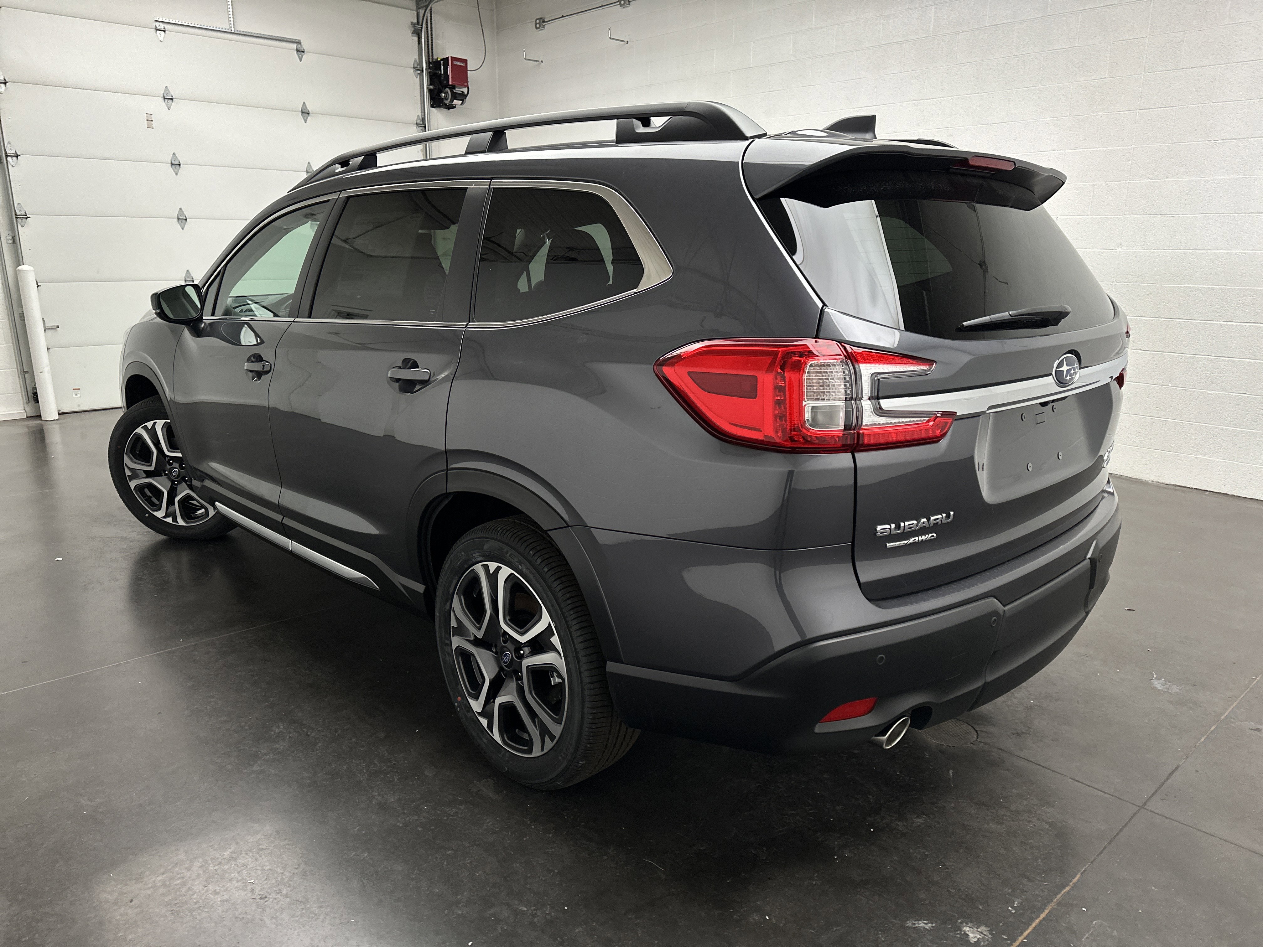 New 2025 Subaru Ascent Limited w/ Popular Package #2 image 7