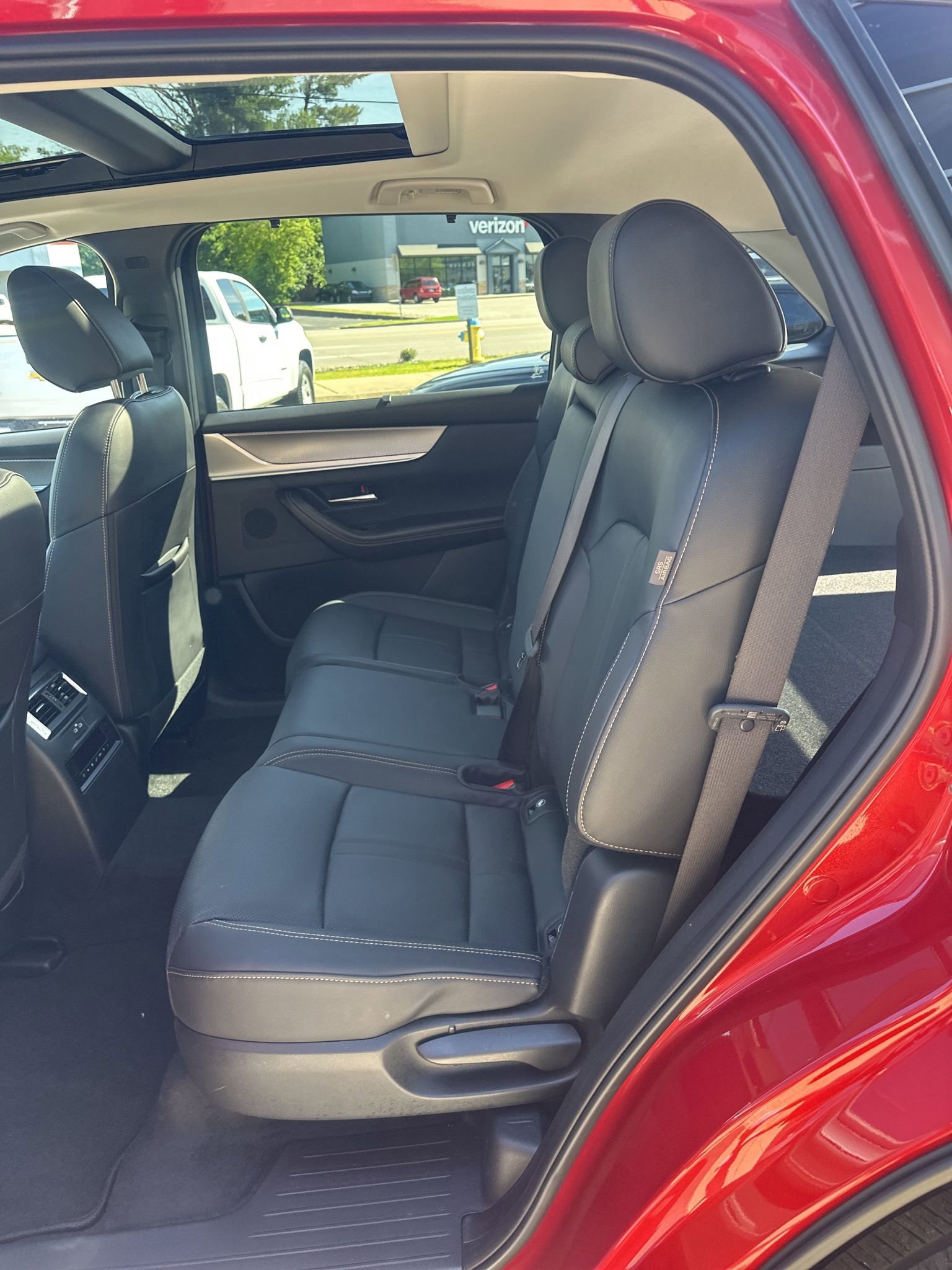 Used 2025 MAZDA CX-70 Plug-In Hybrid w/ Premium Pkg image 22