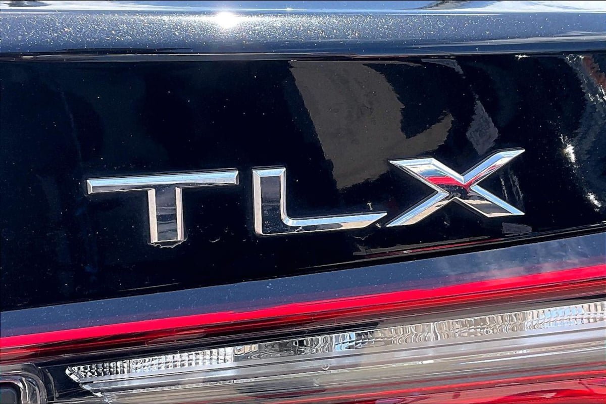 Used 2023 Acura TLX w/ Technology Package FWD image 4