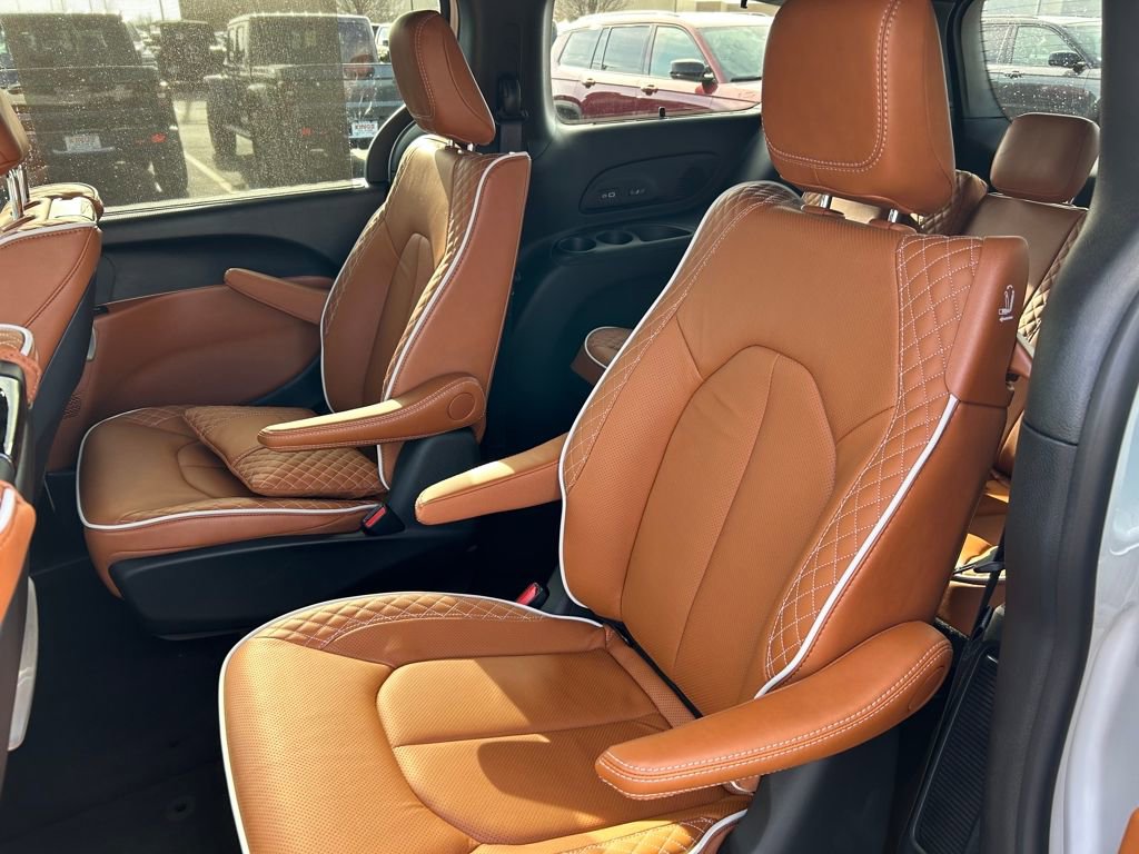 New 2026 Chrysler Pacifica Pinnacle image 25
