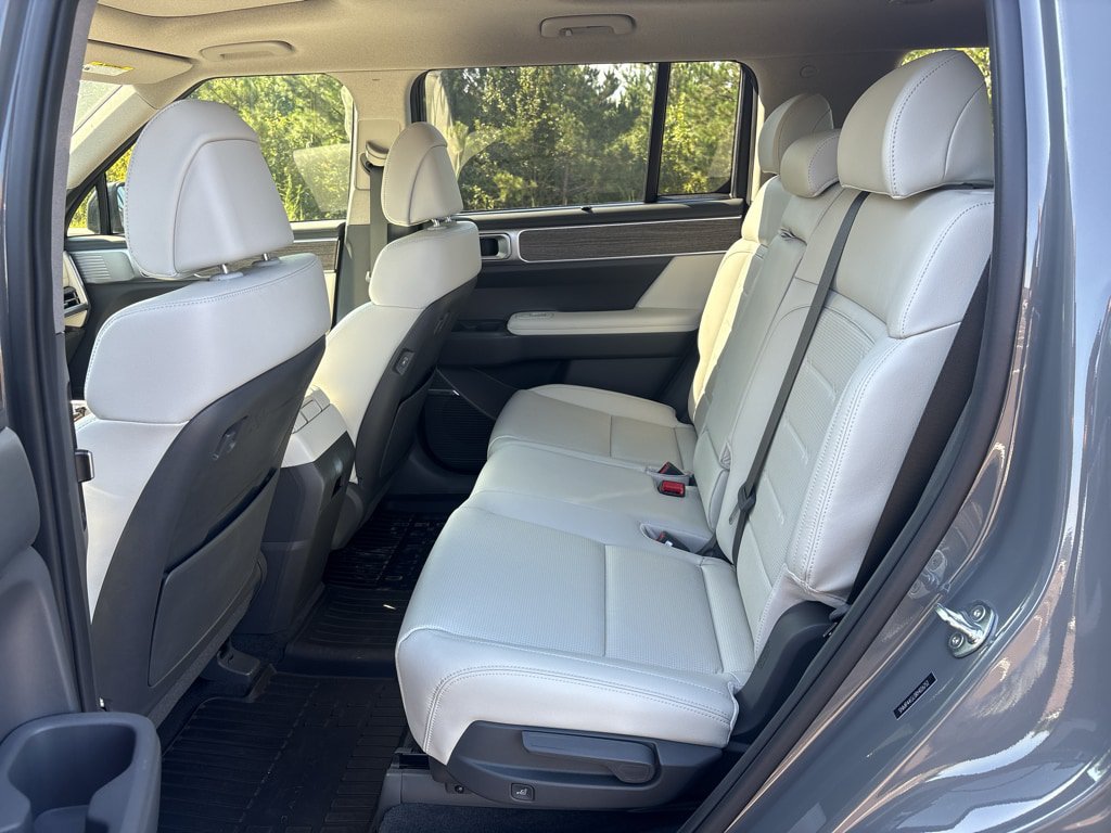 Used 2024 Hyundai Santa Fe Limited FWD image 17