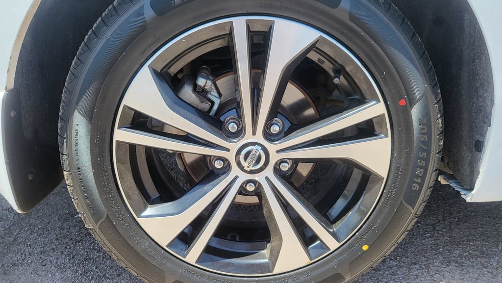 Used 2020 Nissan Sentra SV w/ Electronics Package FWD image 16
