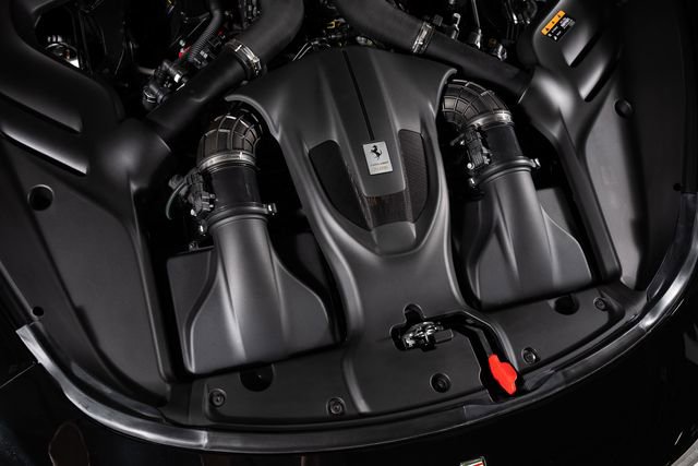 Used 2025 Ferrari Roma Spider RWD image 15