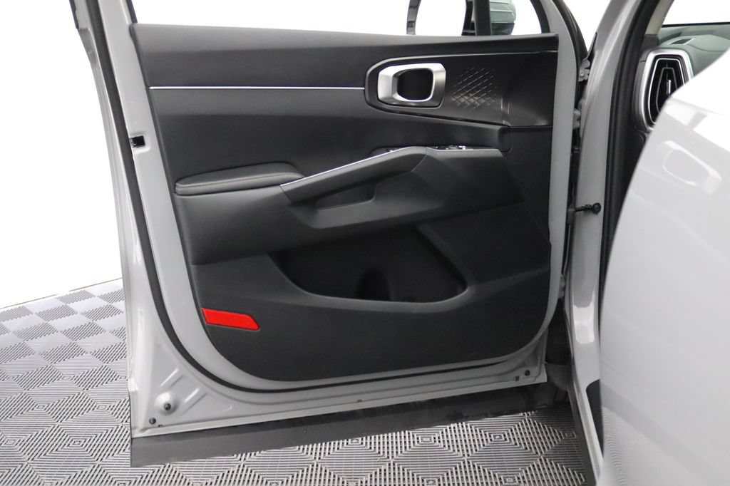 Used 2024 Kia Sorento S w/ Panoramic Sunroof Package FWD image 11