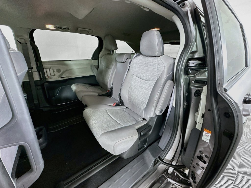 Certified 2022 Toyota Sienna LE FWD image 23