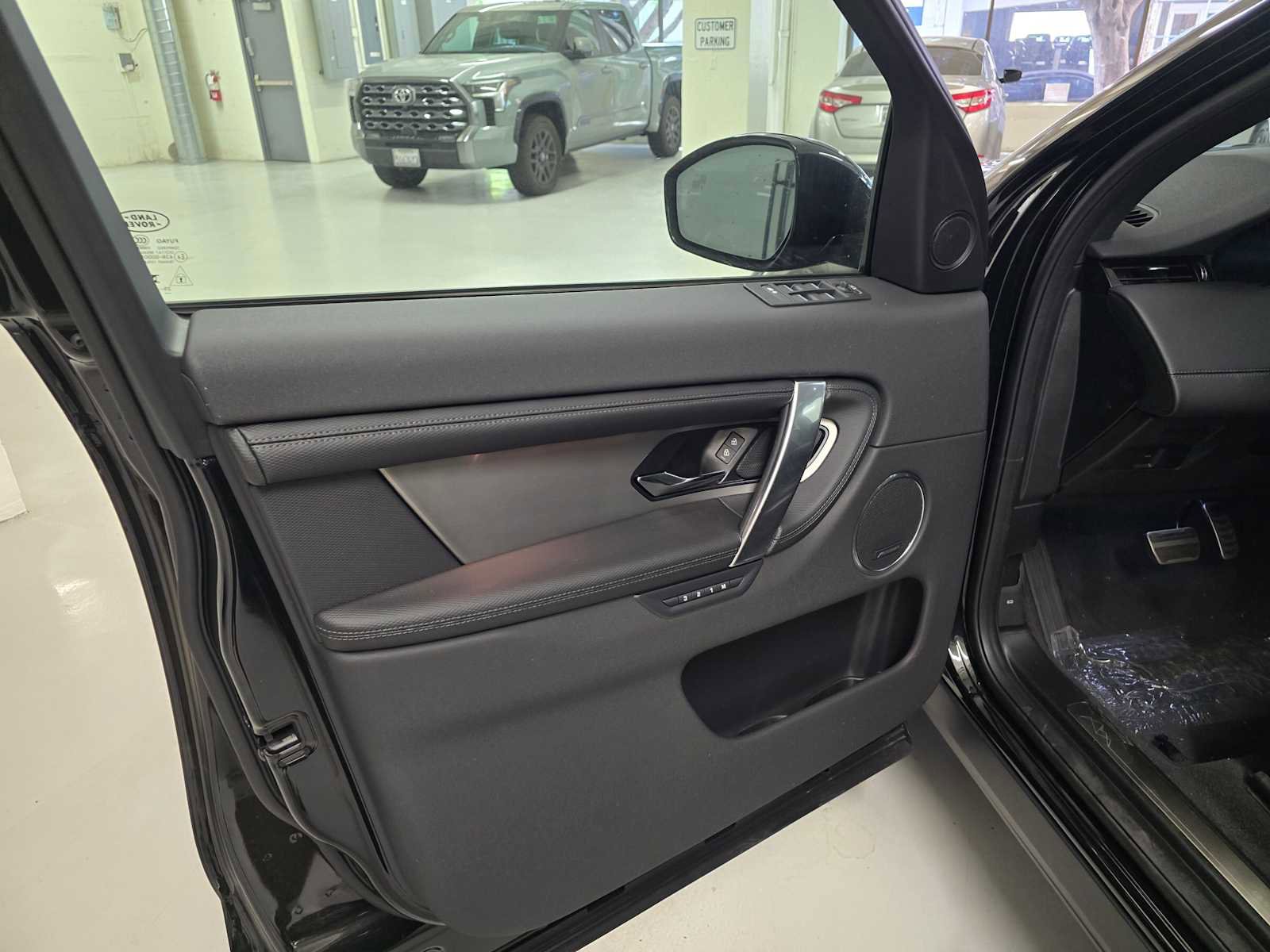 New 2026 Land Rover Discovery Sport Landmark AWD/4WD image 19