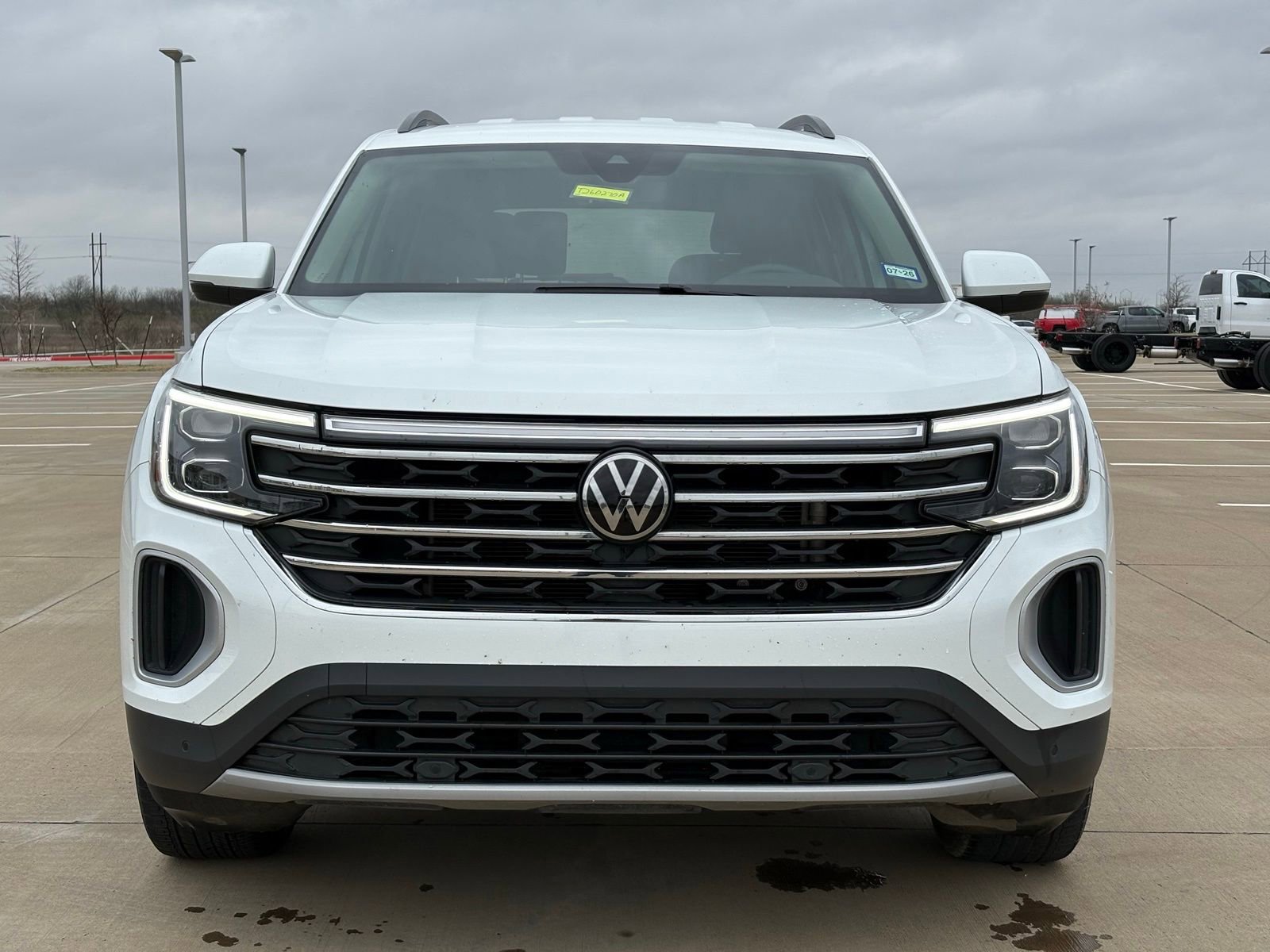 Used 2024 Volkswagen Atlas SE w/ Black Wheel Package image 2