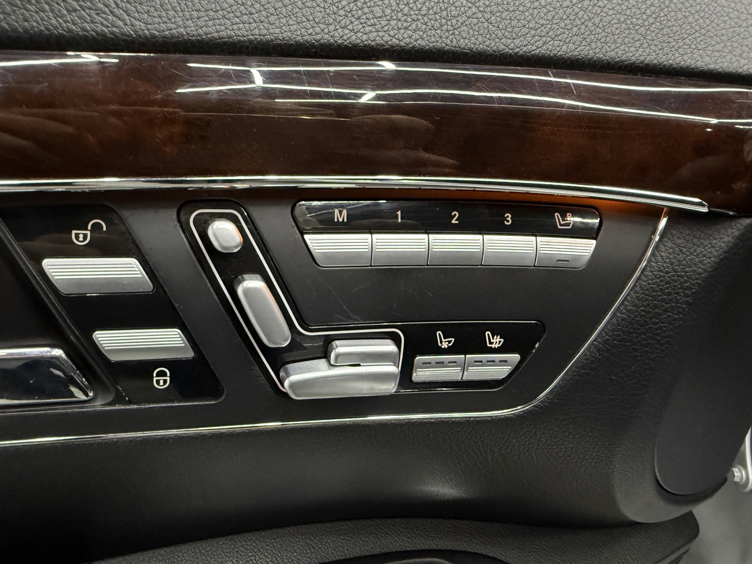 Used 2007 Mercedes-Benz S 550 4MATIC image 9