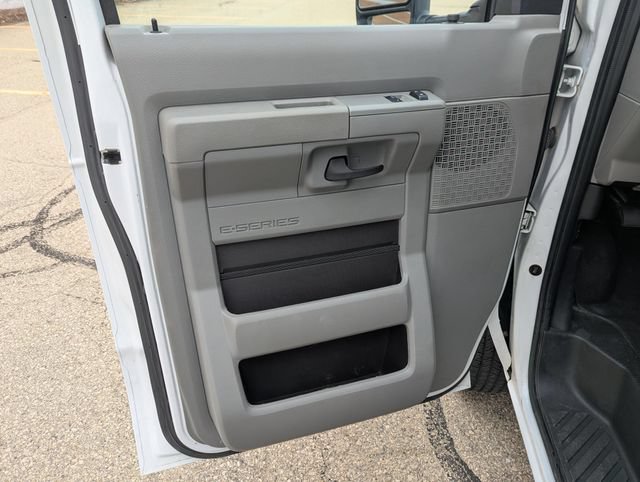 Used 2024 Ford E-450 and Econoline 450 Super Duty RWD image 12