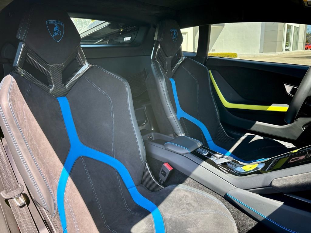 Used 2022 Lamborghini Huracan EVO image 22