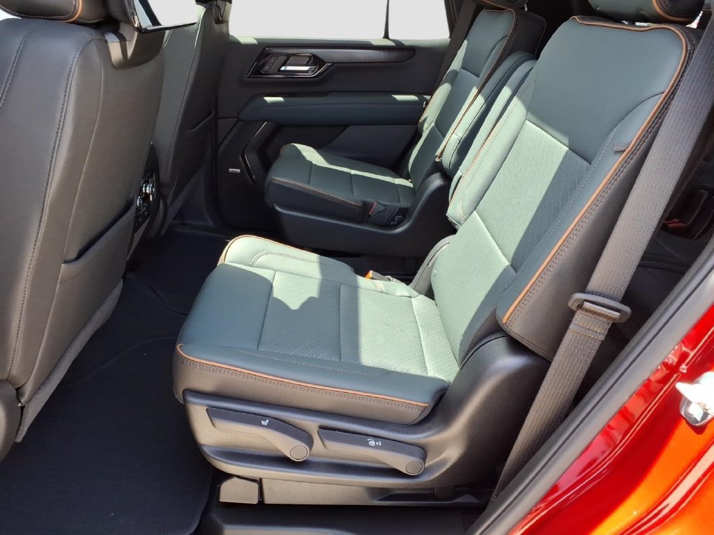 New 2026 GMC Yukon AT4 w/ AT4 Premium Plus Package AWD/4WD image 4