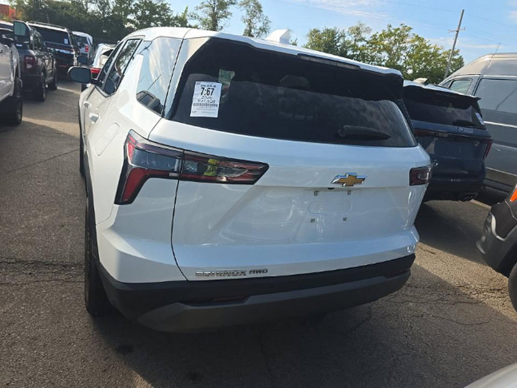 Used 2026 Chevrolet Equinox LT w/ Convenience Package II AWD/4WD image 3