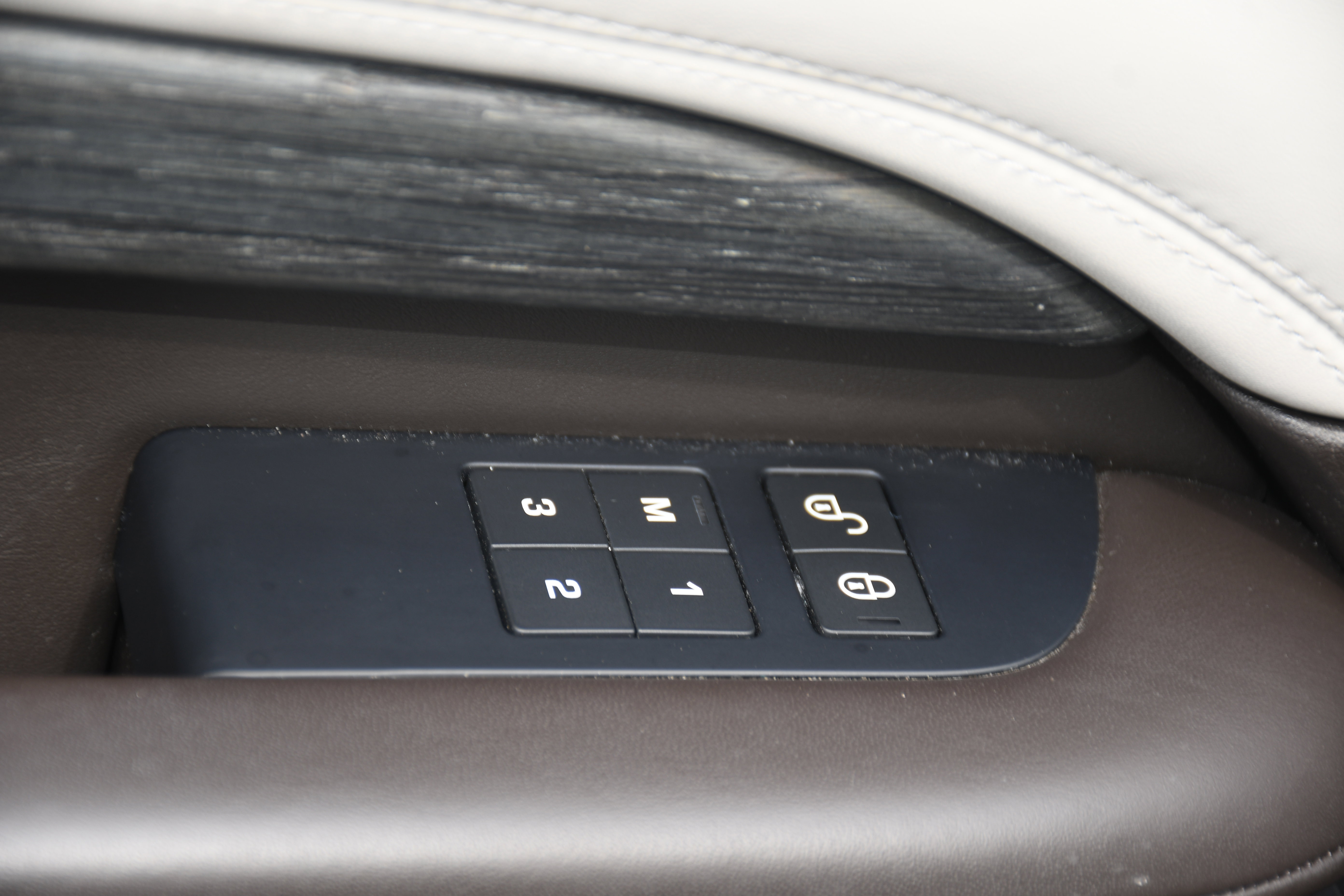 Used 2017 Land Rover Discovery HSE Luxury image 12