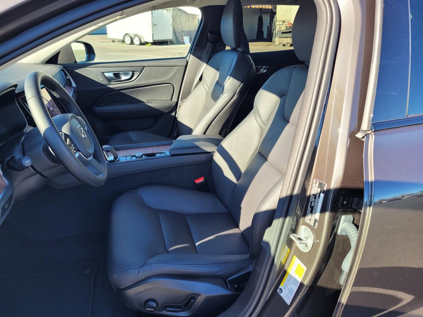 Certified 2025 Volvo V60 B5 Cross Country Plus image 9