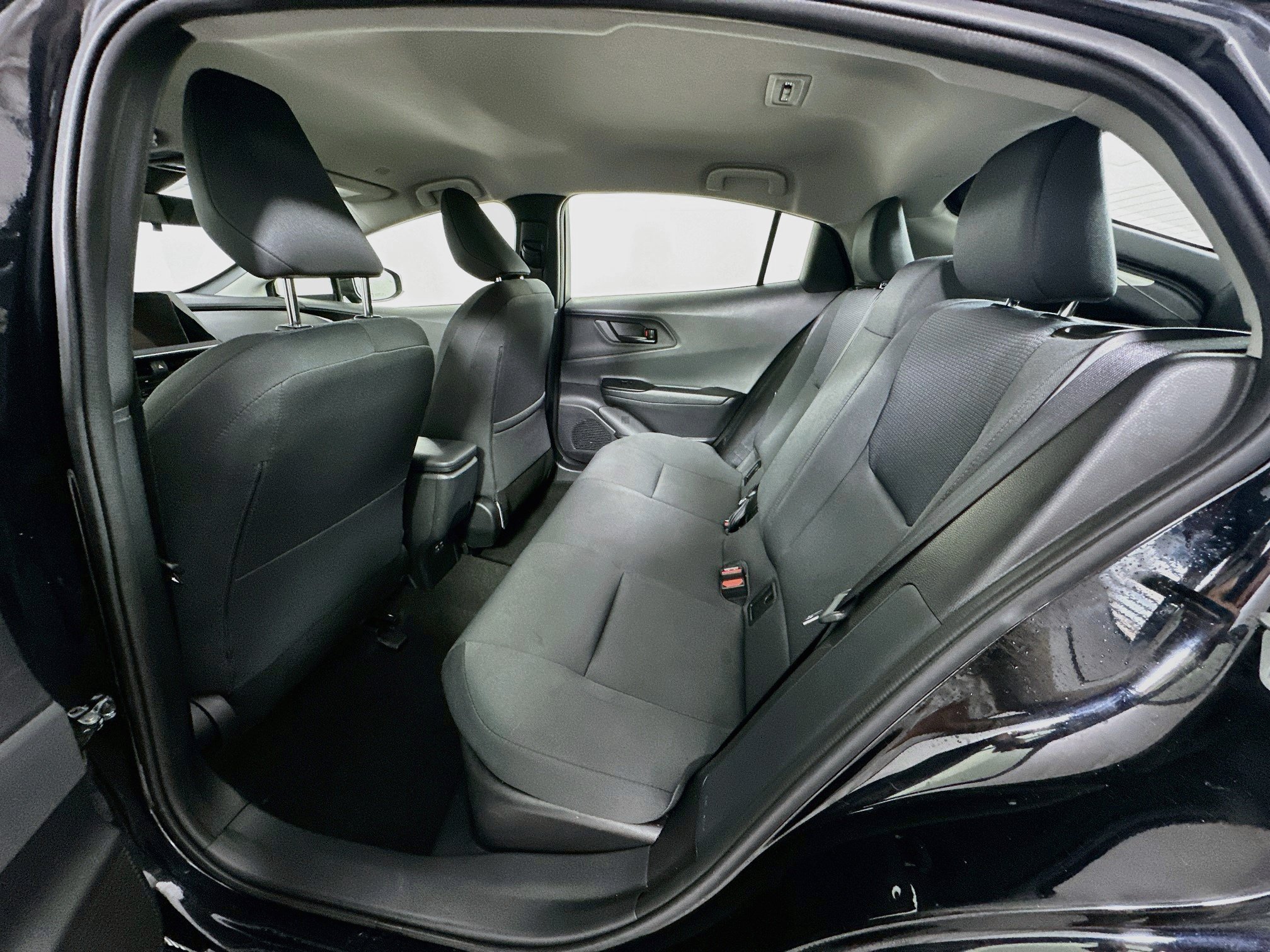Used 2025 Toyota Prius LE FWD image 27
