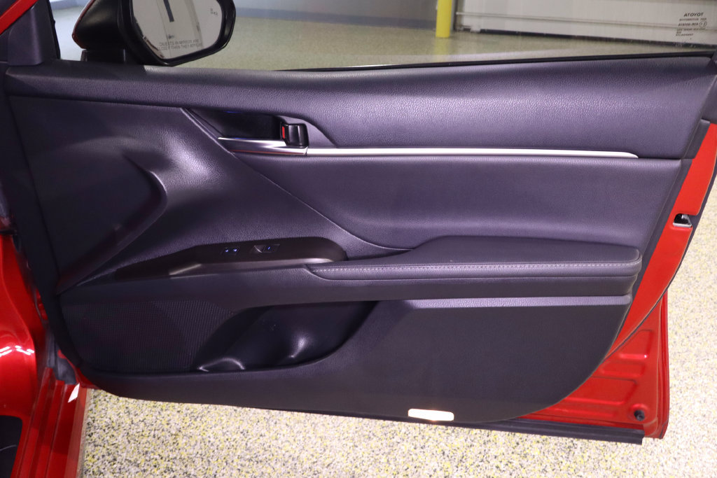 Used 2022 Toyota Camry XSE FWD image 39