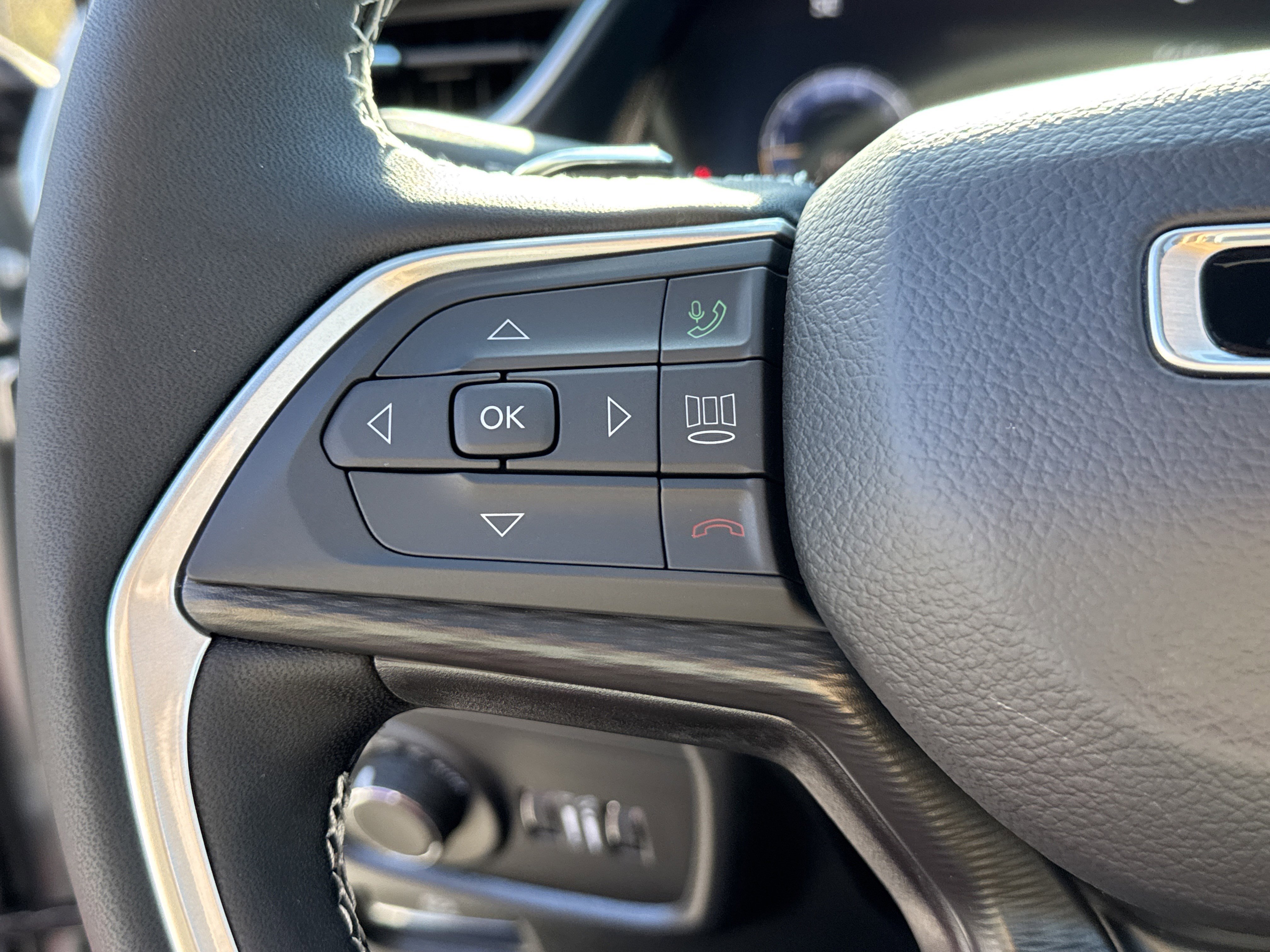 New 2025 Jeep Grand Cherokee L Laredo w/ Luxury Tech Group I image 31