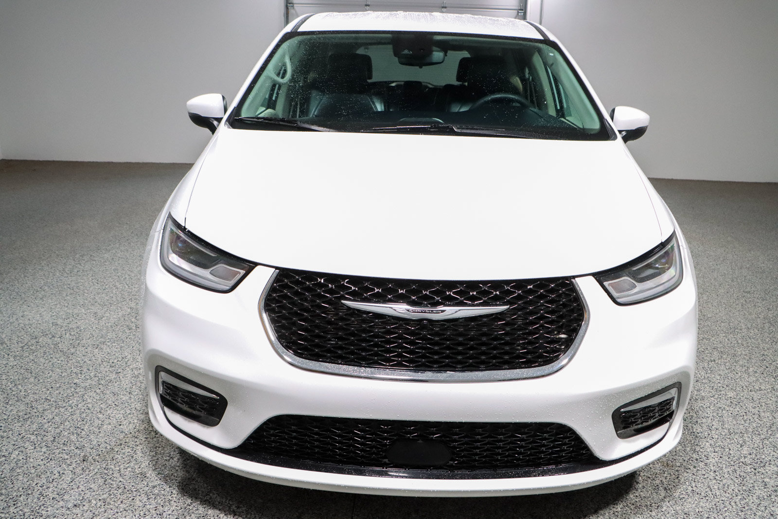 Used 2023 Chrysler Pacifica Touring-L FWD image 4