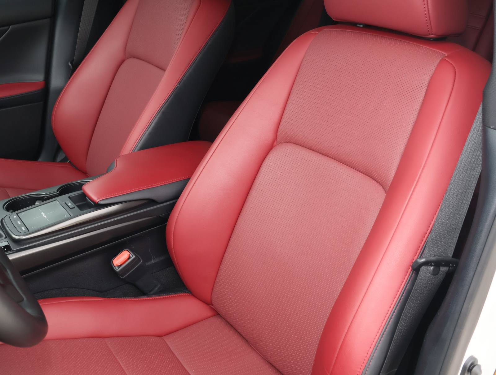 Used 2025 Lexus IS 350 F Sport RWD image 13