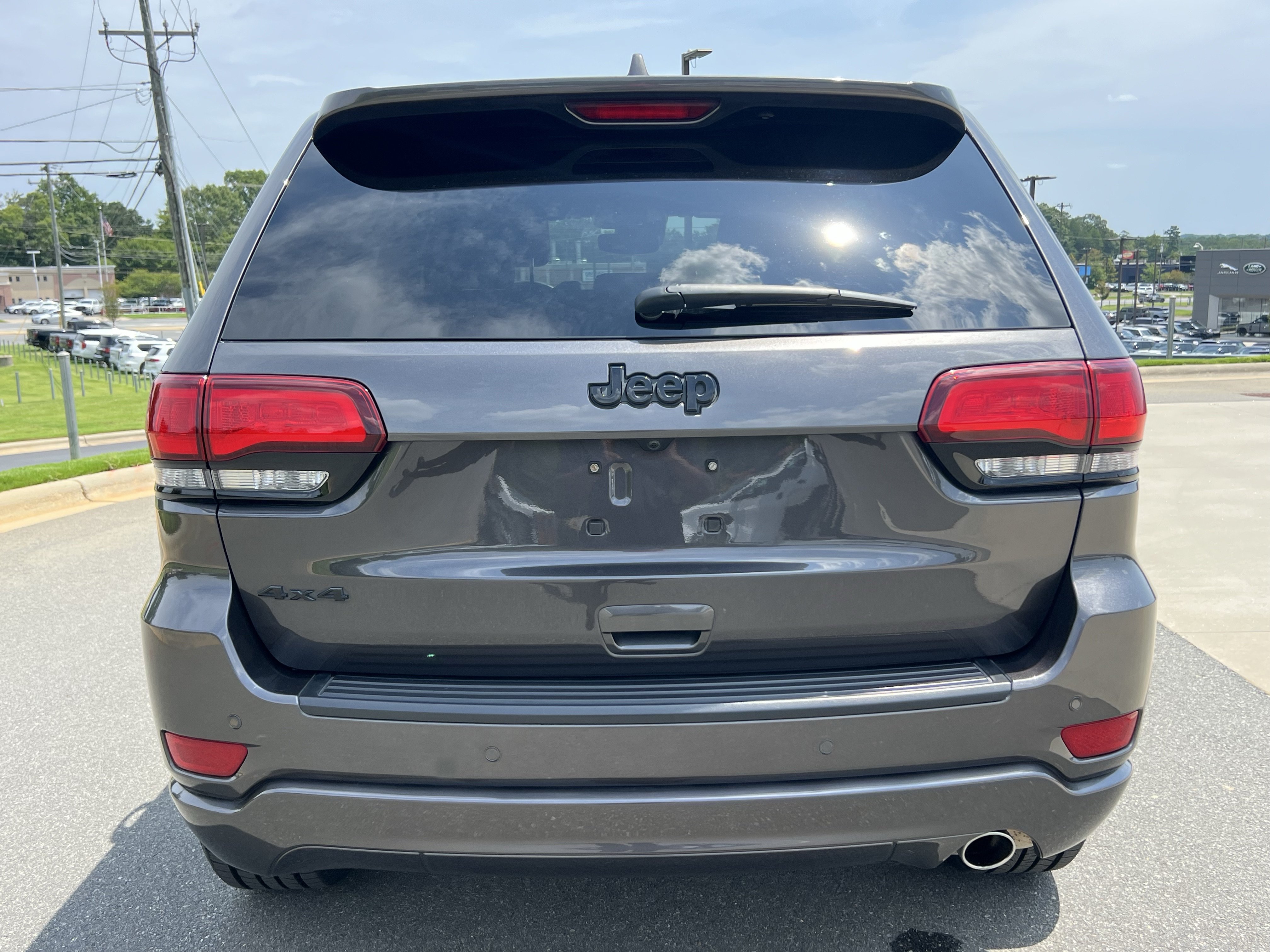 Used 2021 Jeep Grand Cherokee Laredo X AWD/4WD image 4