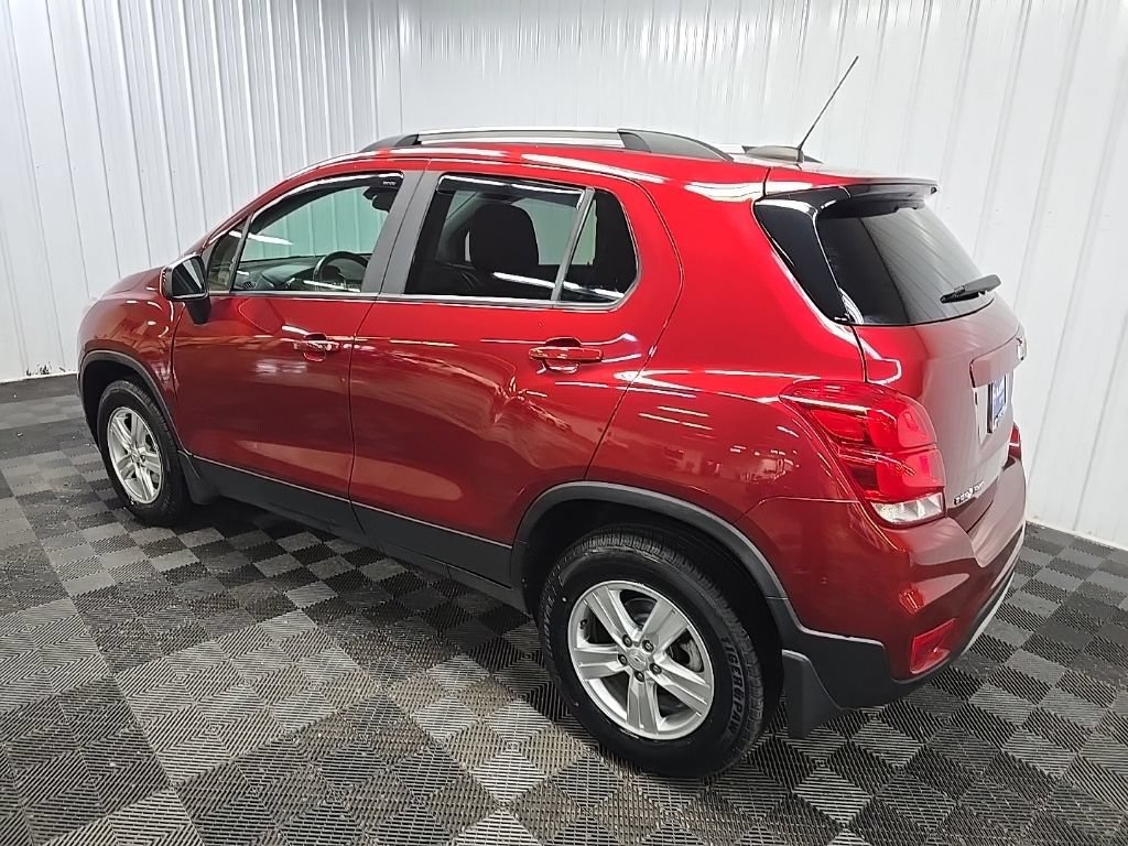 Used 2021 Chevrolet Trax LT w/ LT Convenience Package AWD/4WD image 9
