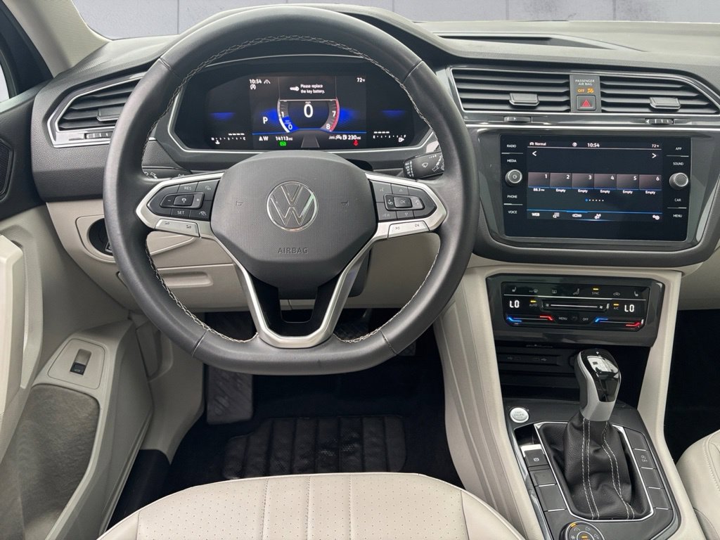 Certified 2024 Volkswagen Tiguan SE w/ Panoramic Sunroof Package AWD/4WD image 15