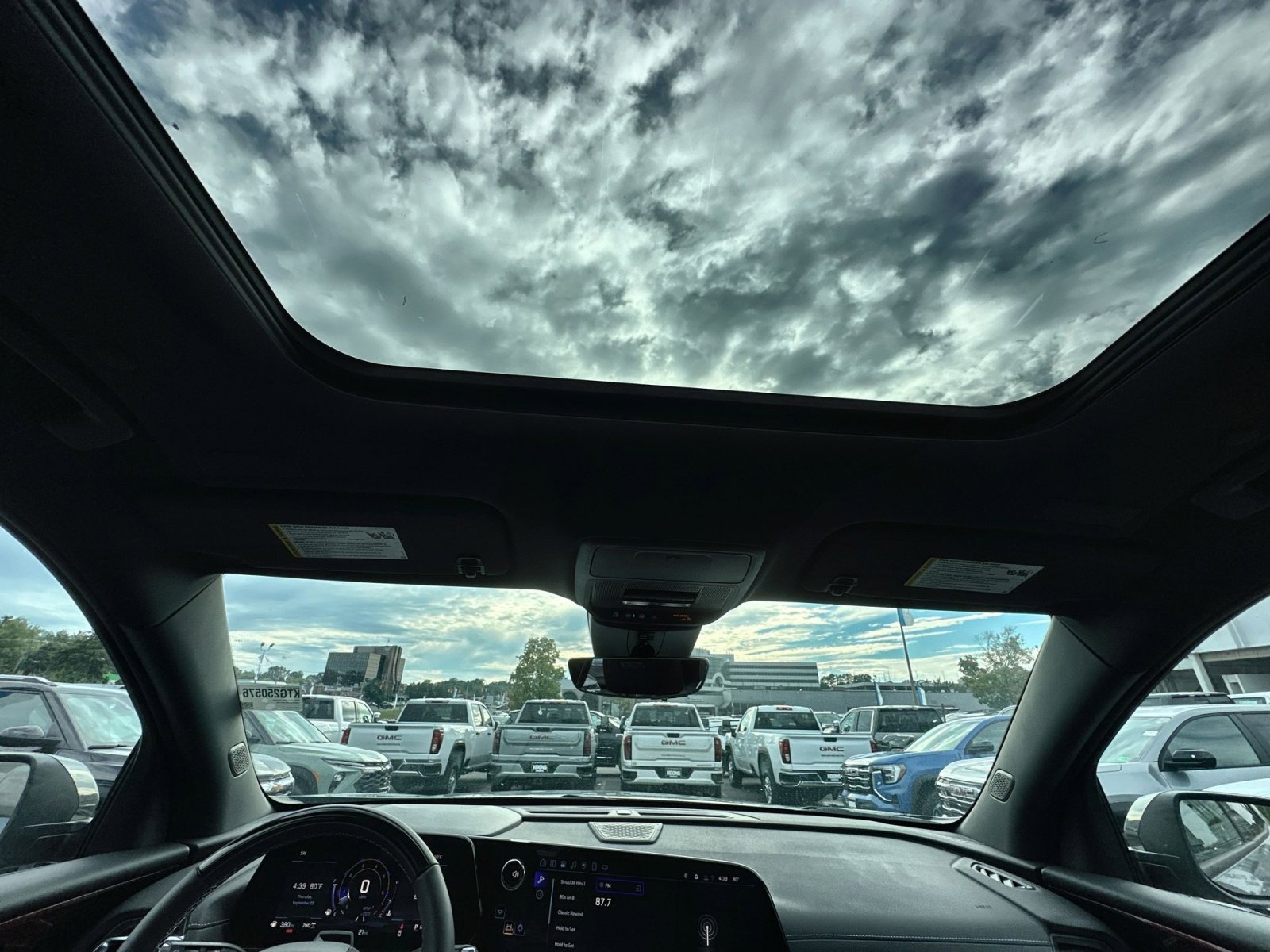 New 2025 Chevrolet Traverse Z71 w/ Enhanced Driving Package image 18