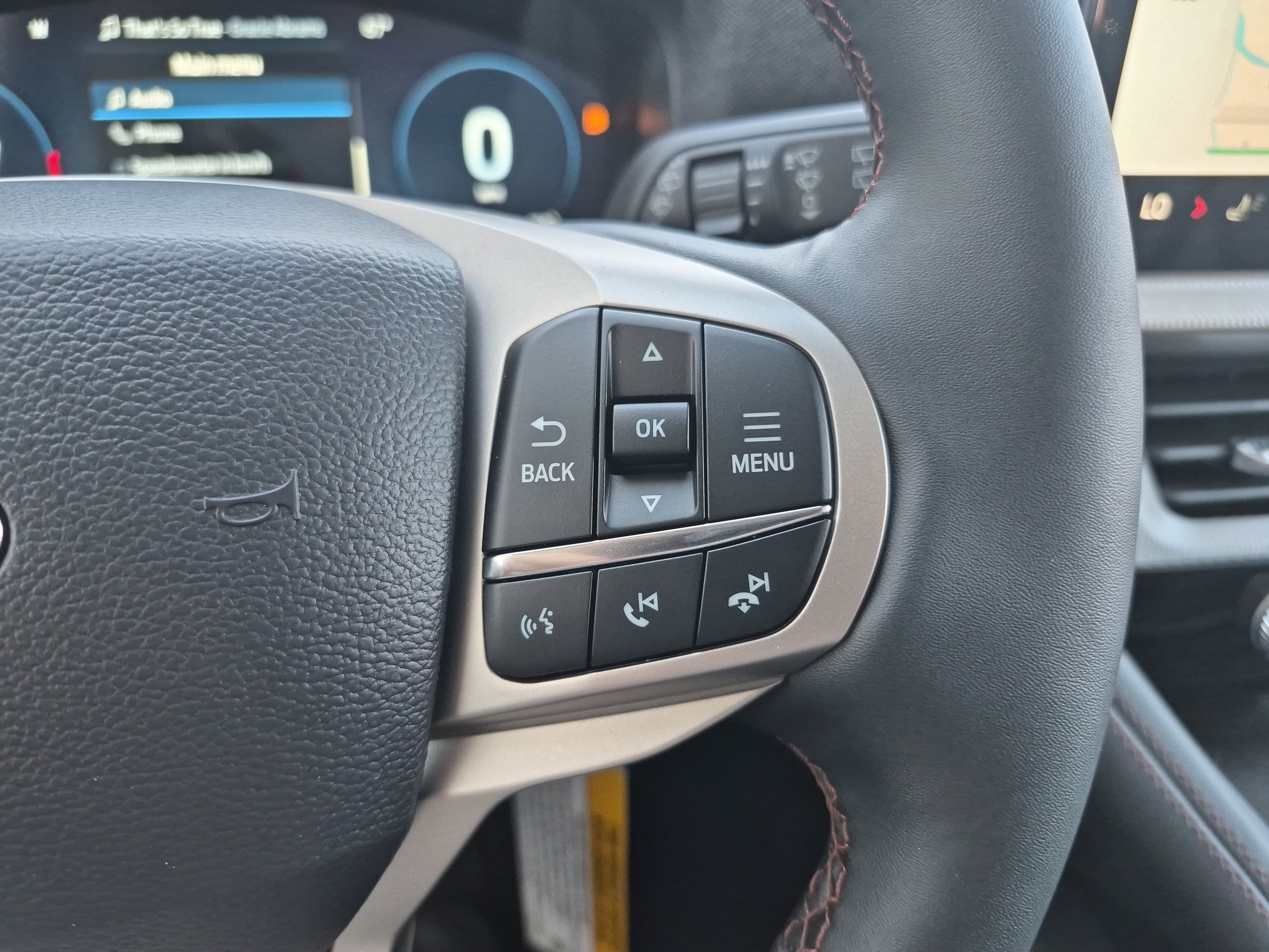 New 2025 Ford Explorer Active image 25