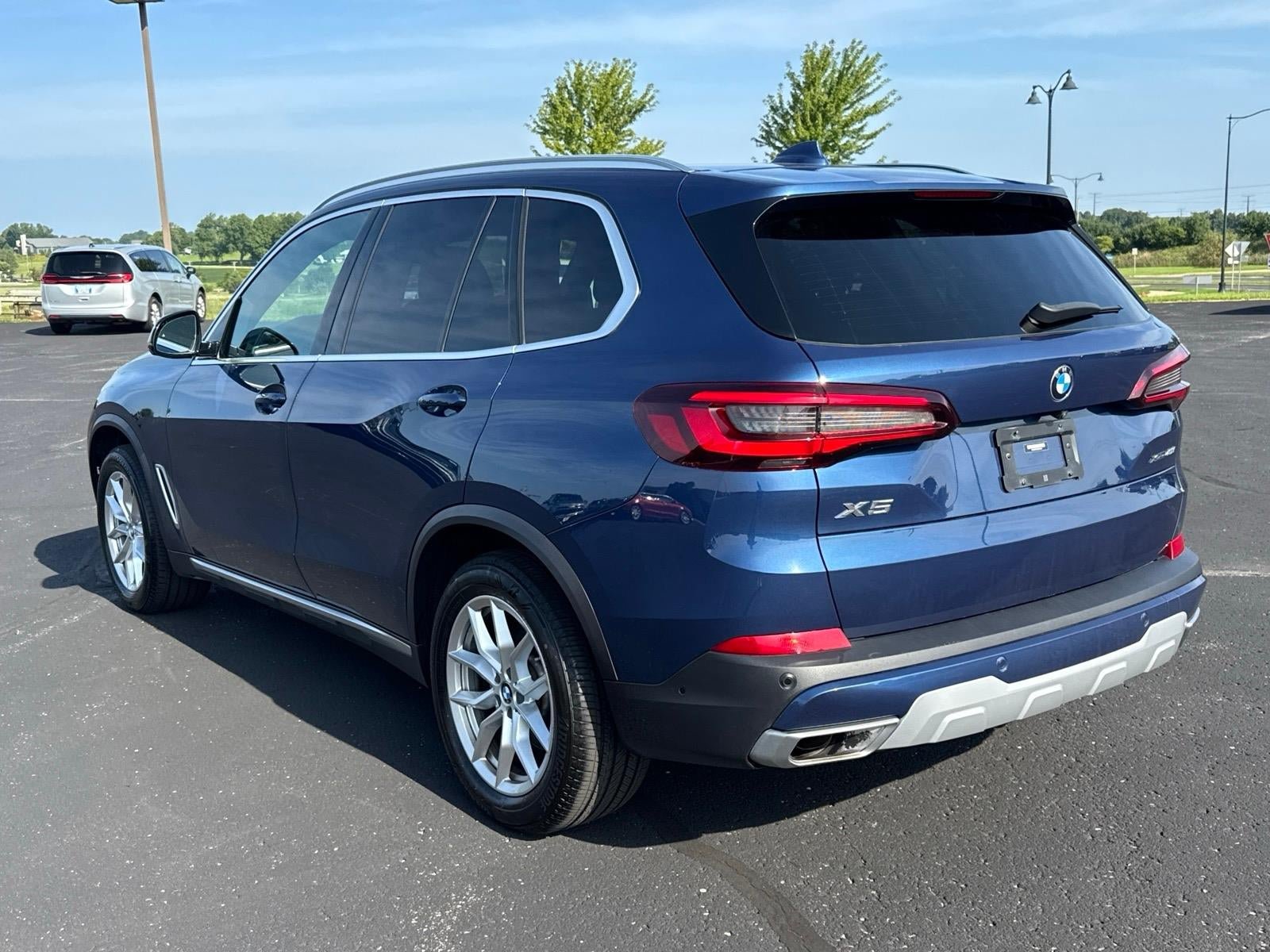 Used 2022 BMW X5 xDrive40i w/ Premium Package AWD/4WD image 3