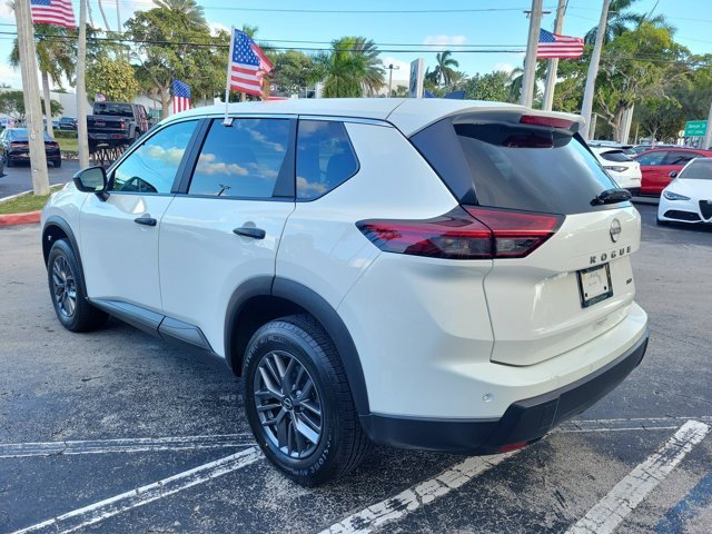 Used 2025 Nissan Rogue S image 5