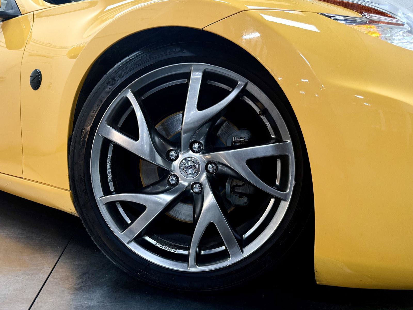 Used 2017 Nissan 370Z Coupe RWD image 11