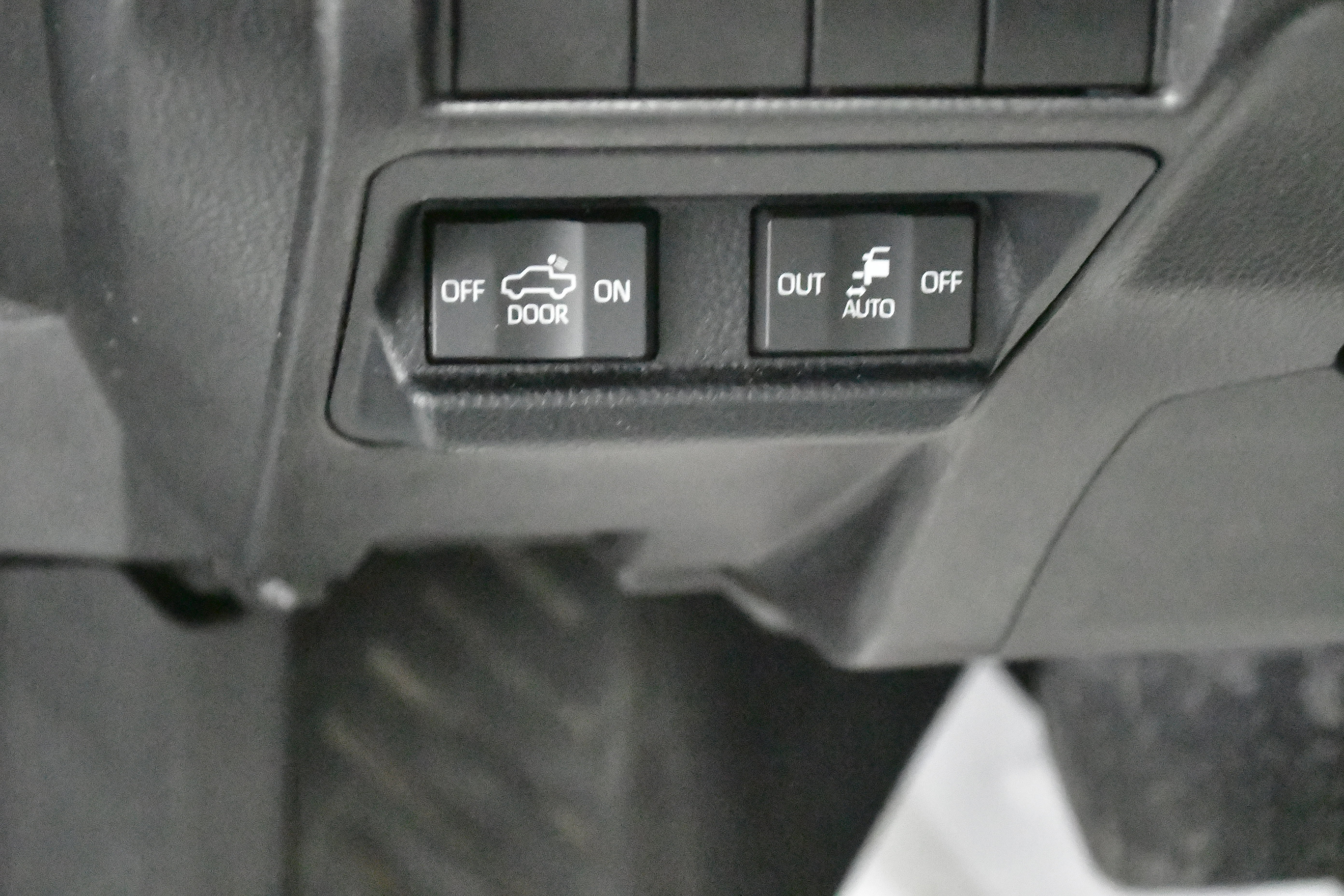 Used 2024 Toyota Tacoma Limited w/ Limited Package (LT) image 29