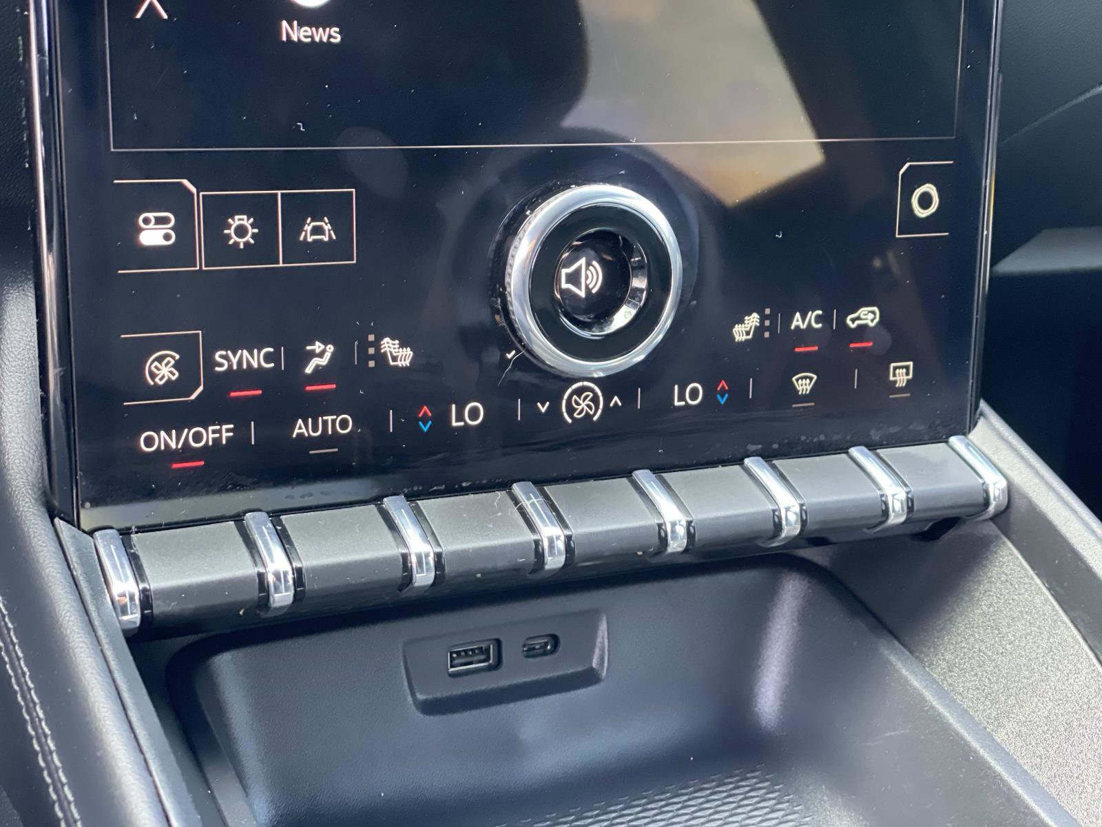 Used 2025 GMC Terrain Elevation w/ Elevation Premium Package image 15