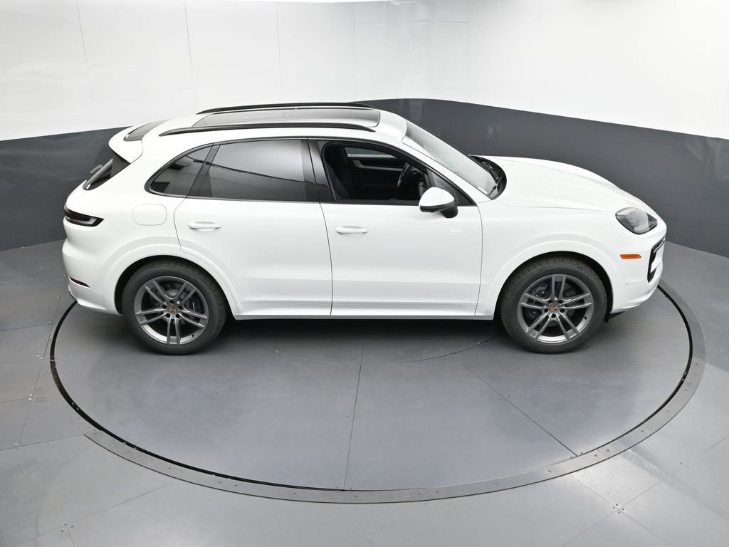 Certified 2025 Porsche Cayenne AWD/4WD image 31