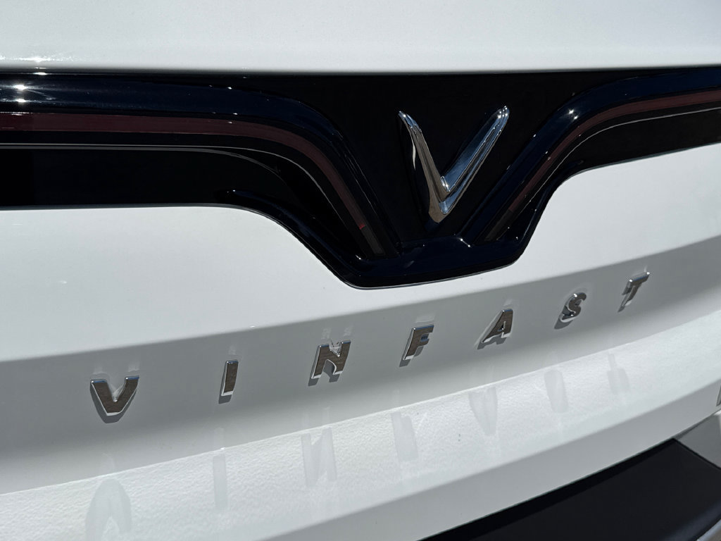 New 2027 VinFast VF 8 Eco AWD/4WD image 9