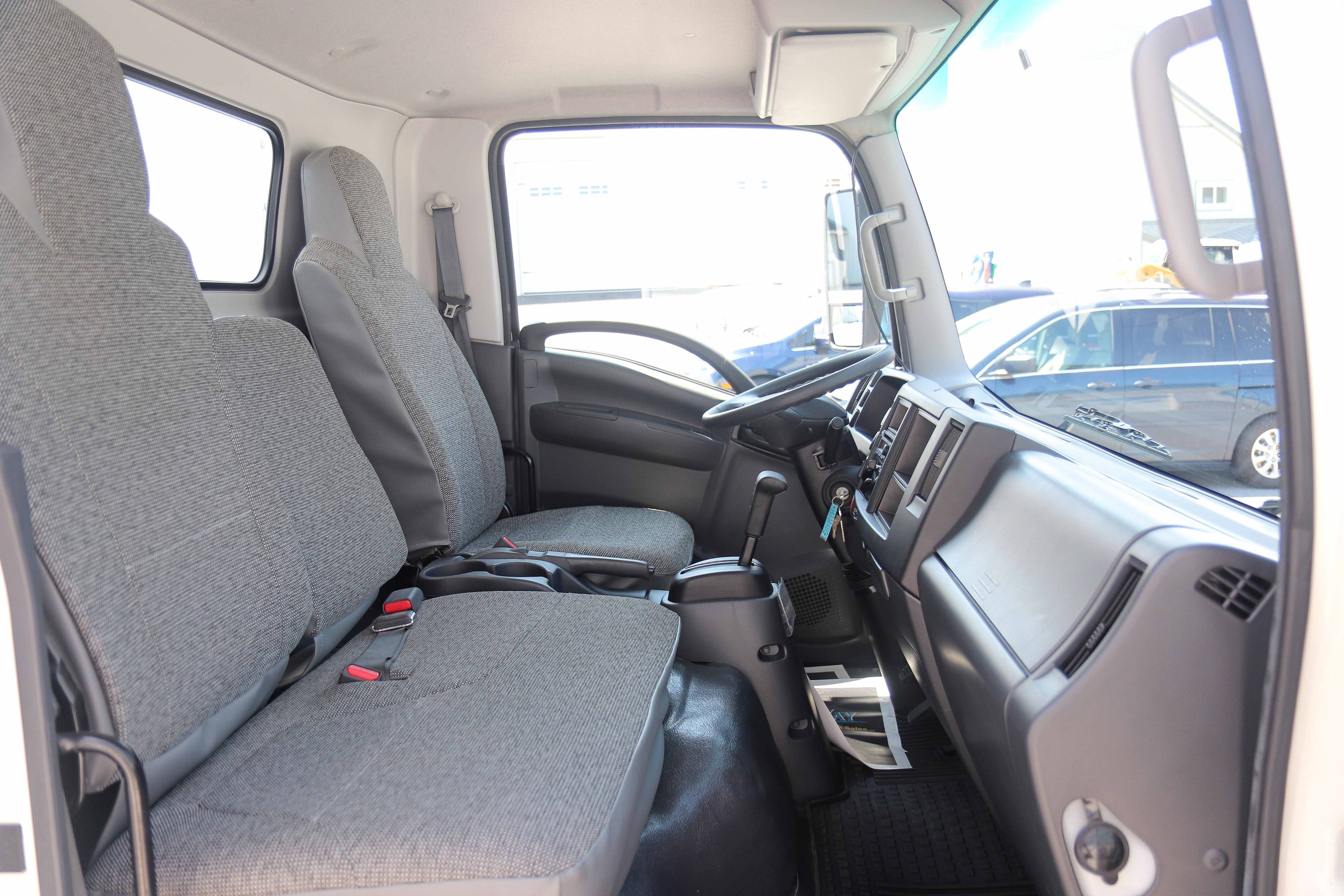 Used 2024 Isuzu NPR image 17