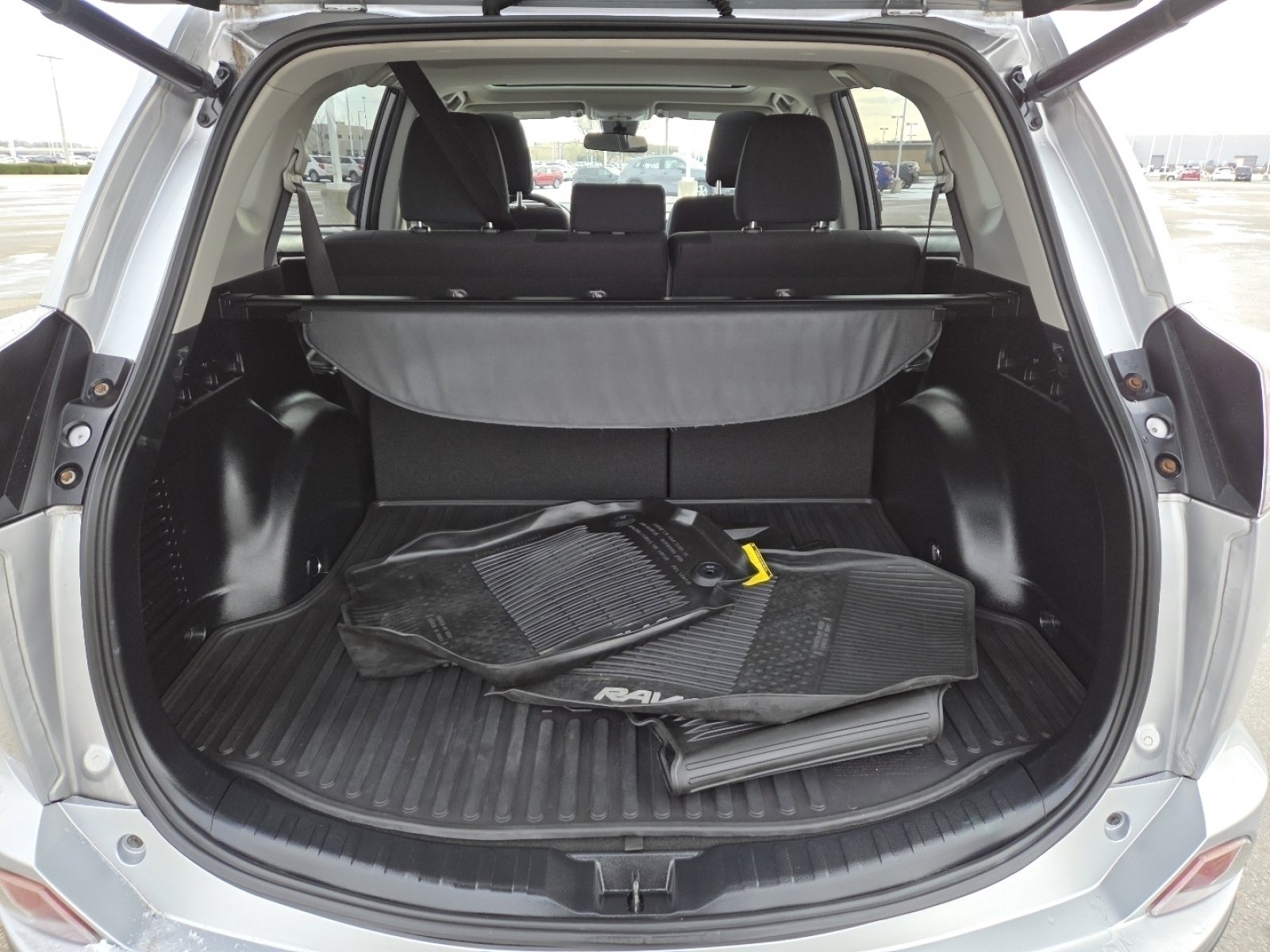 Used 2018 Toyota RAV4 XLE image 21