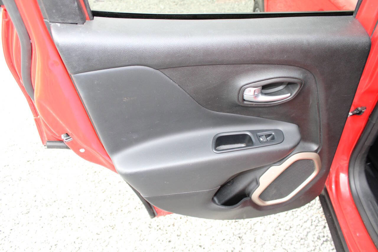 Used 2017 Jeep Renegade Limited image 22