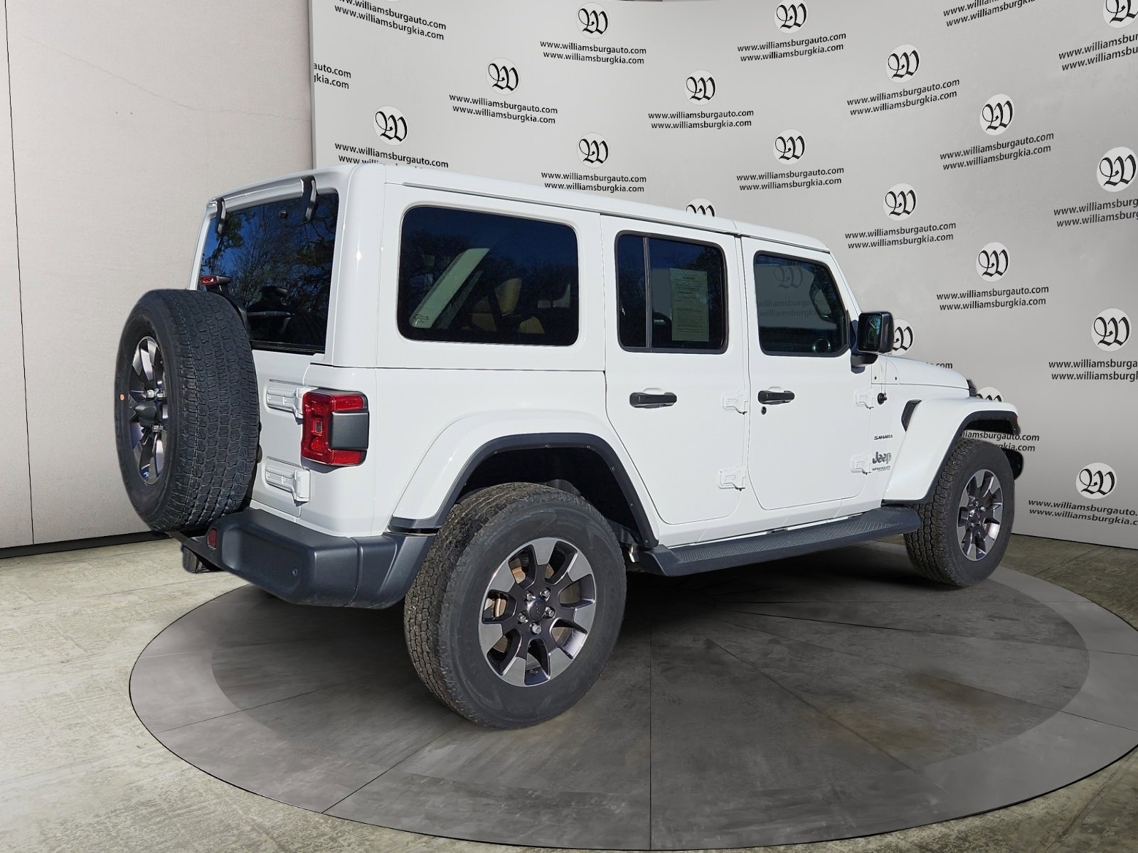 Used 2018 Jeep Wrangler Unlimited Sahara image 5