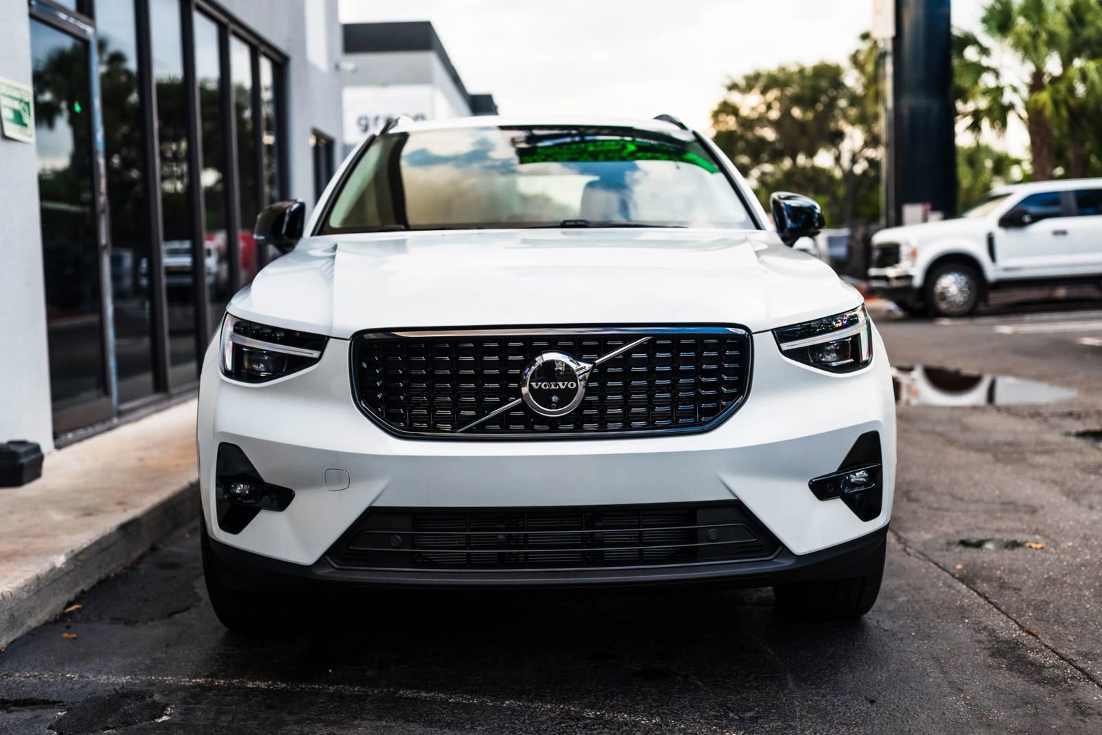 Used 2025 Volvo XC40 B5 Plus w/ Protection Package Premier image 2