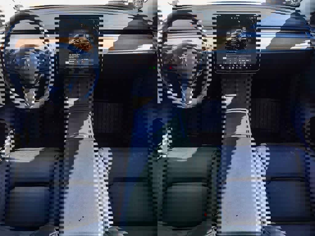 Used 2022 Tesla Model Y Long Range image 11