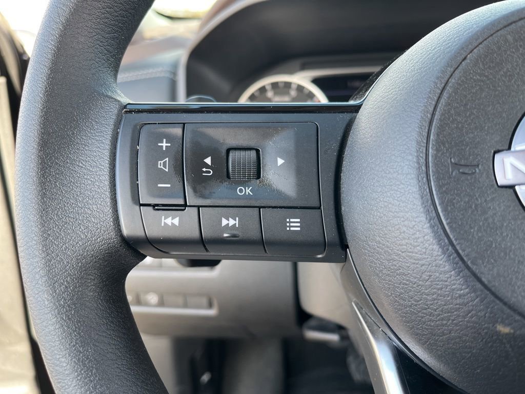 Used 2023 Nissan Rogue SV image 20