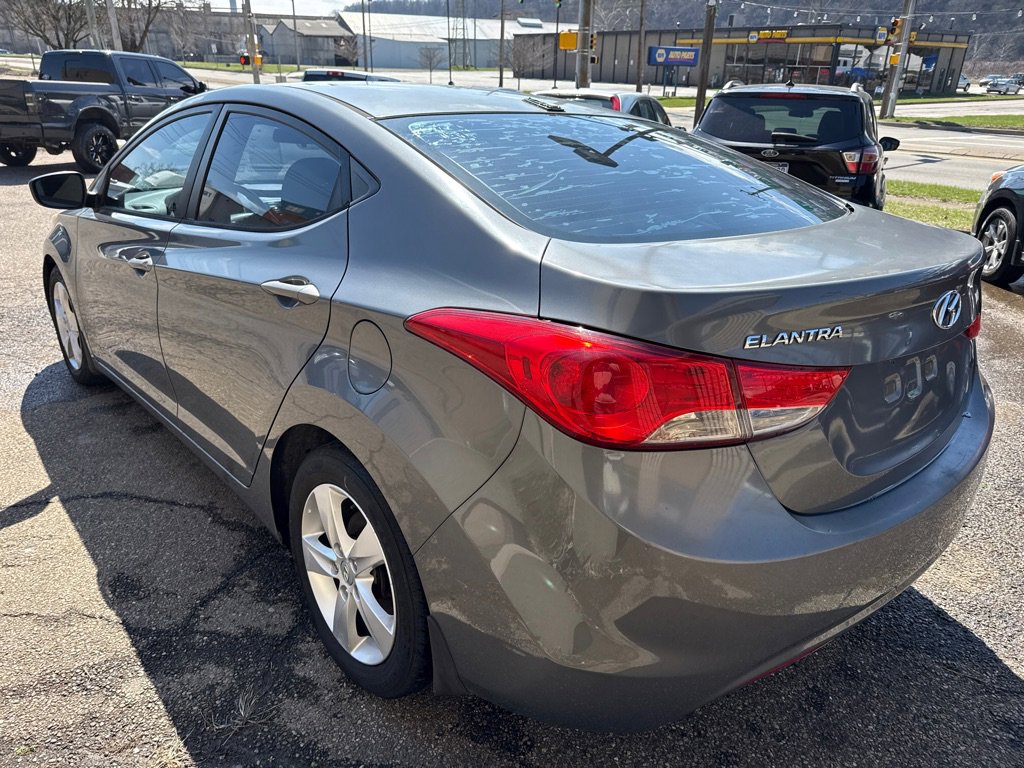 Used 2013 Hyundai Elantra GLS w/ Preferred Pkg FWD image 2