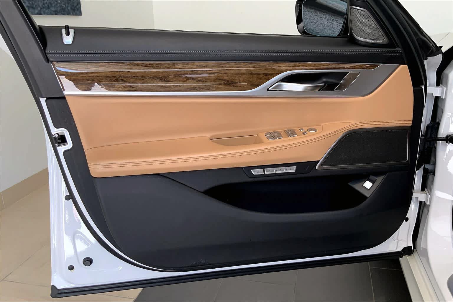 Used 2017 BMW 740i RWD image 22