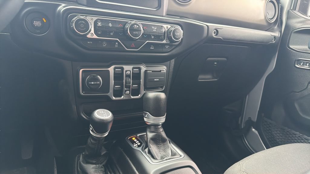 Used 2023 Jeep Gladiator Sport AWD/4WD image 30