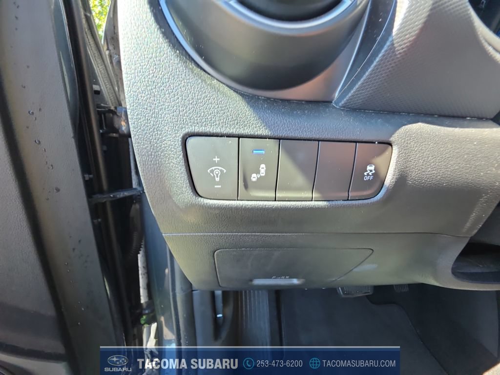 Used 2018 Hyundai Kona SEL FWD image 25