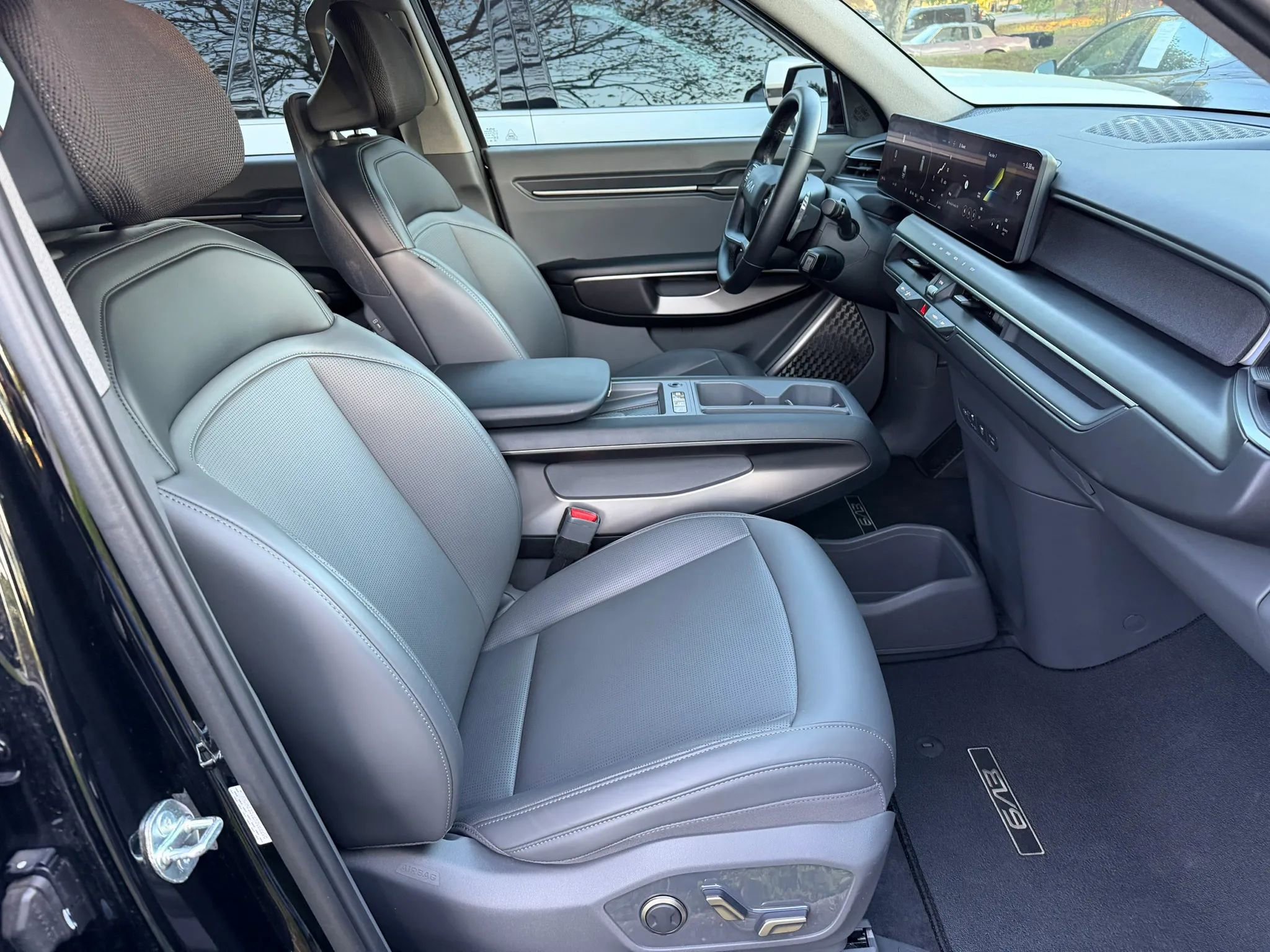 Used 2024 Kia EV9 Light Long Range image 23